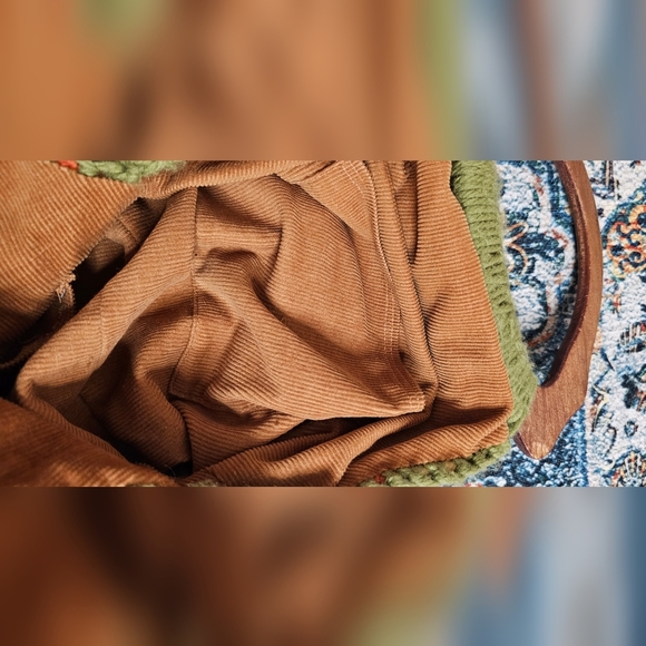 Vintage Handmade Crocheted Handbag with Wood Handle, Corduroy Lining - Picture 9 of 9